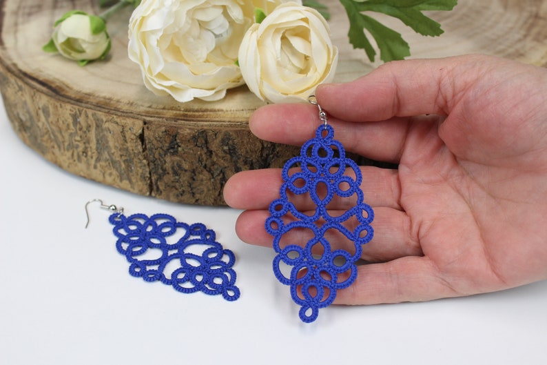 Handgemaakte tatting kant drop oorbellen, koningsblauwe oorbellen, kant sieraden afbeelding 3