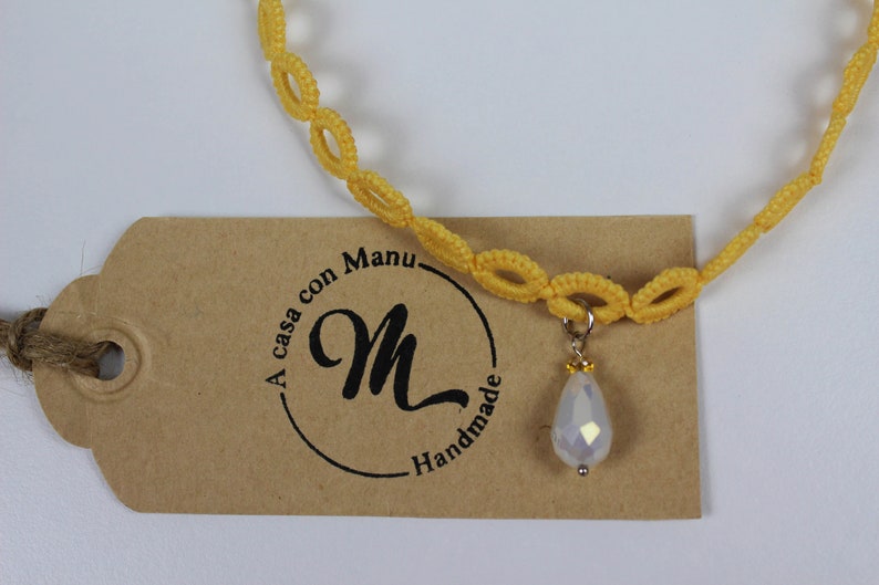 Choker in yellow tatting lace