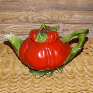 Antique Porcelain Bright Red Tomato Teapot & Lid Royal Bayreuth Bavaria Early 1900s