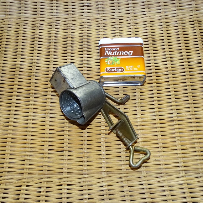 Vintage Grater : Mini Small Tin Metal Cinnamon Nutmeg Tin 