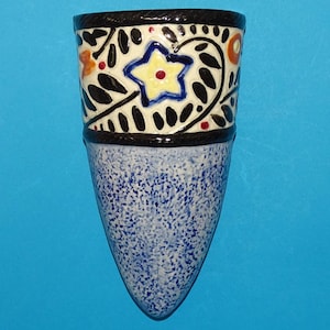 Made in Japan Ceramic Wall Pocket Planter Vase Fantasy Flowers Leaves Speckled Blue 7.5”