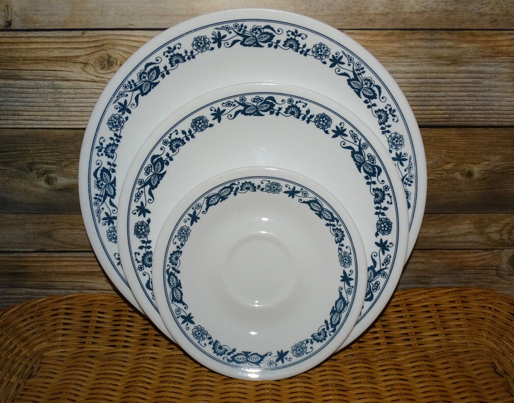 Vintage Corelle Old Town Blue Onion Plate Set: Dinner, Luncheon
