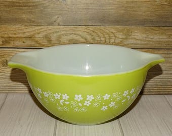 1970s Spring Blossom Crazy Daisy #441 Nesting Cinderella Bowl White on Lime Green1.5 Pt