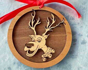 名入れ可能なトナカイのクリスマスオーナメント：刻印入り木製ギフト