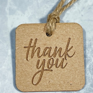 Étiquettes volantes kraft personnalisées, étiquettes carrées de 2 po. gravées au laser recto-verso pour cadeaux et remerciements, étiquettes-cadeaux lourdes, étiquette volante rustique