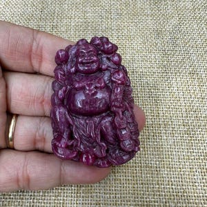 Unique 231cts UNTREATED NATURAL RUBY Gemstone Buddha hand carving statue - Natural light