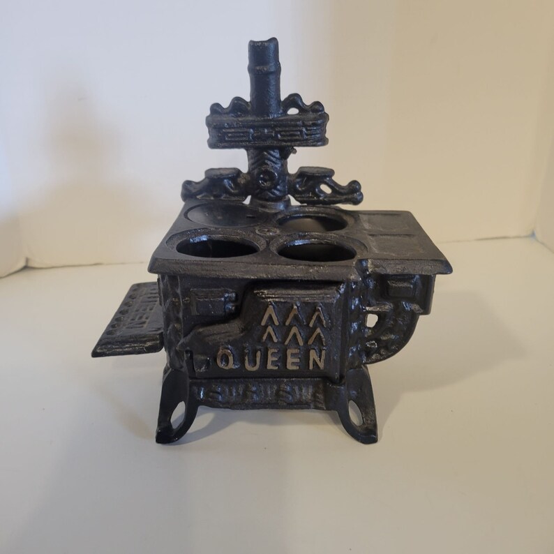 Vintage Cast Iron Queen Miniature Toy Salesman Sample Cook Etsy