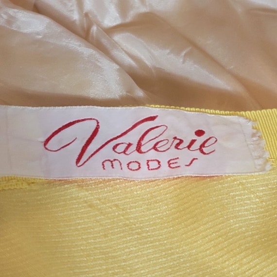 Vintage Valerie Modes Satin Lined Bouffant Type B… - image 5