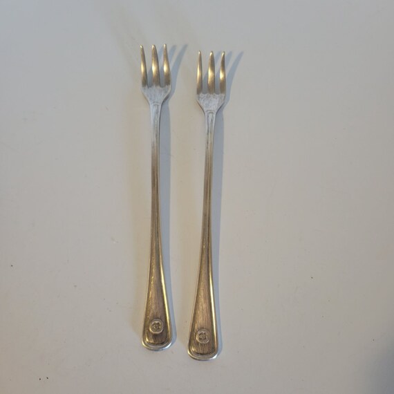 Oneida hotel shop plate fork