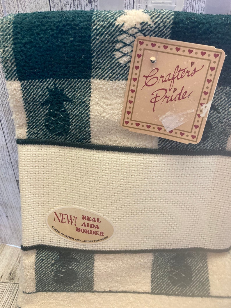 PINEAPPLE: Silhouette Check 
Cross Stitch Kitchen Towel
Cream and Dark Green
100% Cotton Velour

Smoke Free and Corgi Friendly Home