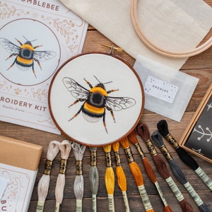 Bee: Hand Embroidery Kit. Thread Painting Tutorial. Beginners Embroidery Kit. Paint With Thread. Bumblebee Hoop Art