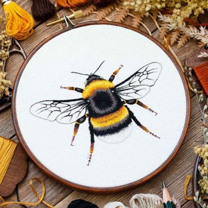 Bee: Hand Embroidery Pattern. Thread Painting Tutorial. PDF Digital Embroidery Guide. Paint With Thread. Bumblebee Hoop Art image 2