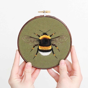 Bee: Hand Embroidery Pattern. Thread Painting Tutorial. PDF Digital Embroidery Guide. Paint With Thread. Bumblebee Hoop Art image 4