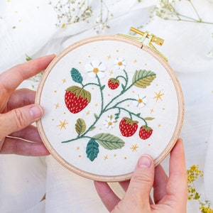 Fraises : motif de broderie à la main pour débutants. Tutoriel de peinture de fil. Guide numérique PDF. Peindre avec du fil. Art du cerceau aux fraises image 2