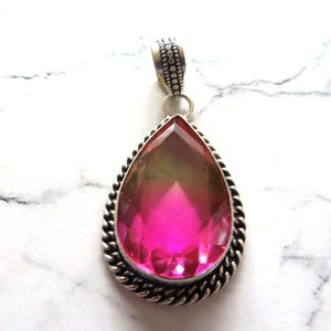 Anhänger-Turmalin-Rosa Tropfen facettierter Edelstein -925er Silberschmuck -mit ausgefallener Einfassung-Geschenk gratis Silberkette