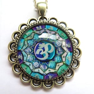 Ciondolo-REIKI, grazioso mandala blu - cabochon Om - gioiello spirituale - Ciondolo spirituale unisex - collana con chiusura in argento decorato