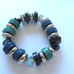 Pulsera gruesa vintage con hilo elástico, cuentas de madera negras, azul marino y verde, separadores plateados, cristales, estilo bohemio, regalo.