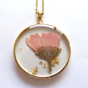 Pendant-Pressed Daisy Flower-Round pendant with gold surround-18 inch gold necklace  pendant-Gift