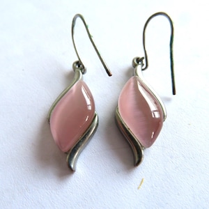 Pendientes de ojo de gato rosa