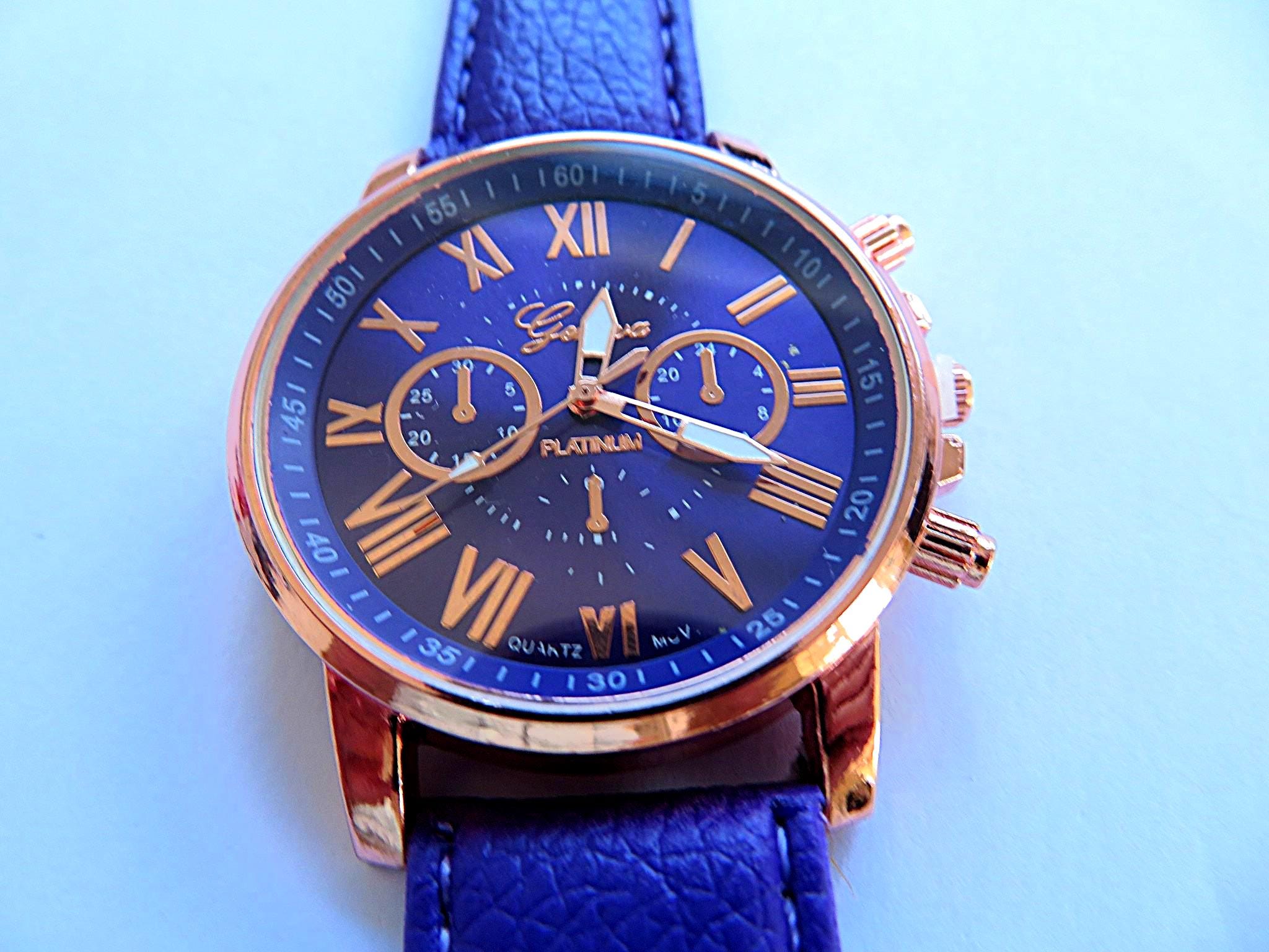 Montre Habillée Vintage Universal Genève - Cadran Bleu, Bracelet Suédé Bleu, Boîtier Plaqué Or Des Années 50