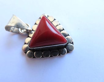 Ciondolo in argento color corallo rosso