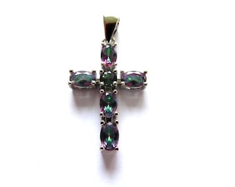Cruz de plata con turmalina púrpura y verde