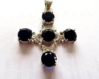 Ciondolo Croce Latina Con Opale Blu Fuoco (lab-created) E Zirconi – Colore Argento, Senza Catena
