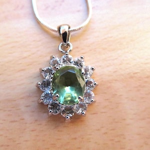 Ciondolo in peridoto naturale e zirconia cubica con collana in corda in argento sterling - Regalo perfetto per lei