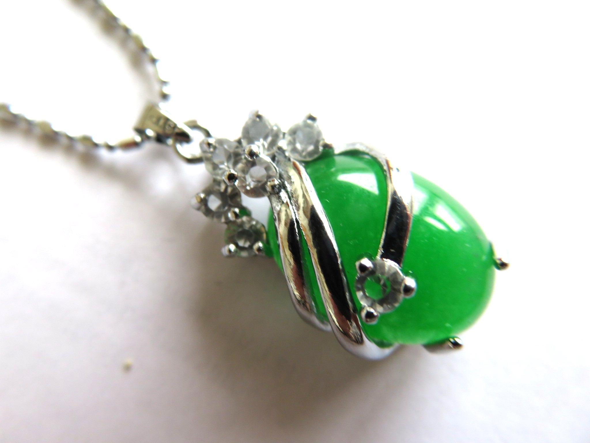 Pendant-chinese Jade -small Green Oval Pendant-16 Inch