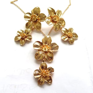 Jewellery set-Choker-Gold coloured  flowers--matching  stud Earrings -lovely gift