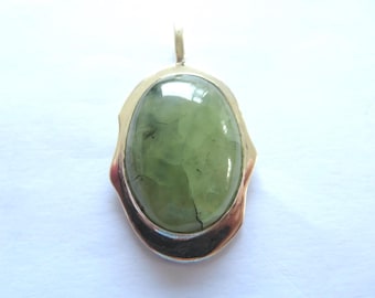 Colgante de plata con prehnita