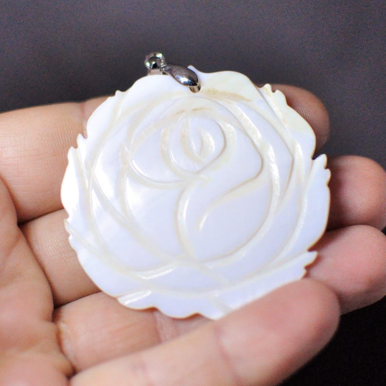61.05 Cts. Pendant Rose shape Ivory color 47x49x3 mm Natural Mother of Pearl Flower Pendant with bail