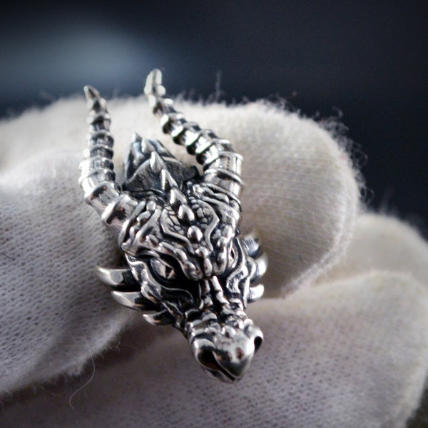 Silber Drachenkopf Anhänger, Handgefertigte Drachen Halskette aus massivem Sterling Silber und oxidierten Texturen