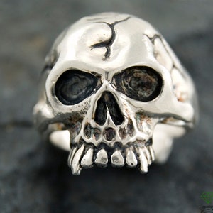Sterling Silver Vampire Skull Ring: Handcrafted Fangs