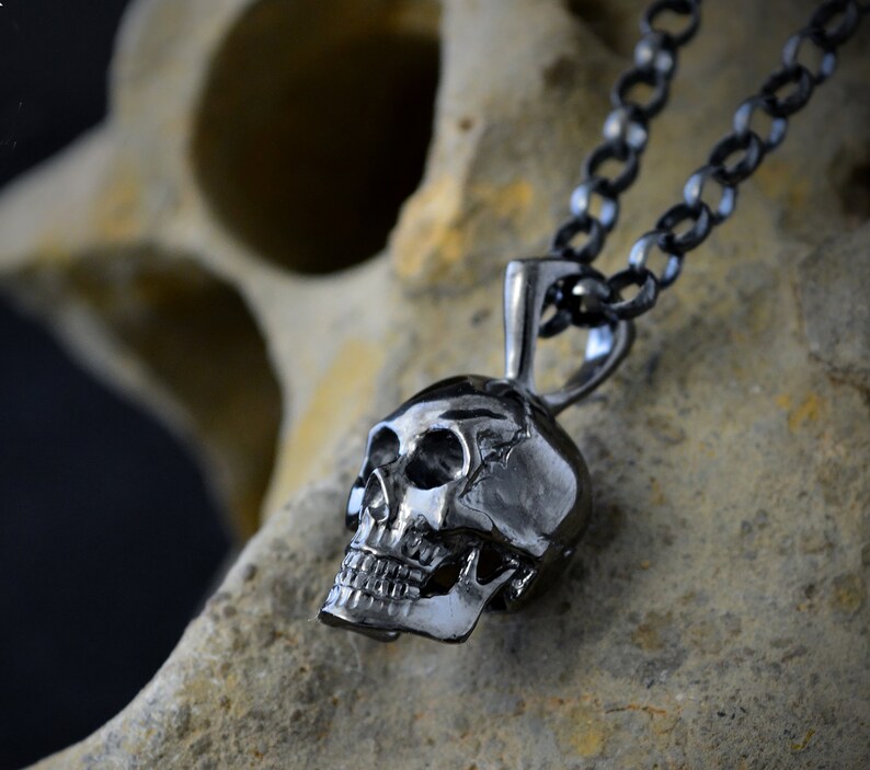 Silver skull pendant, Human skeleton necklace for men, Memento mori jewelry, Handcrafted skull immagine 7