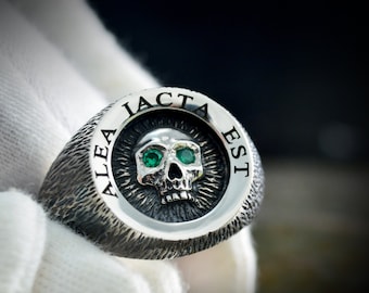 Signet skull ring, Sterling silver Memento Mori ring, Engraved skull ring