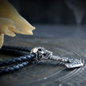 Viking pendant Mjolnir skull with hammered and oxidized textures, customizable Viking amulet braided leather 4mm