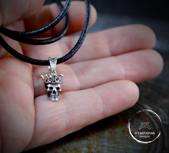 Skull With Crown Small Pendant in 