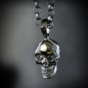 Silver skull pendant, Human skeleton necklace for men, Memento mori jewelry, Handcrafted skull immagine 6