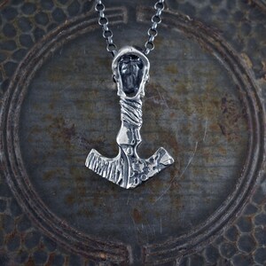 Viking pendant Mjolnir skull with hammered and oxidized textures, customizable Viking amulet thick silver chain