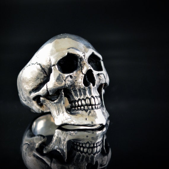 Realistic online skull ring