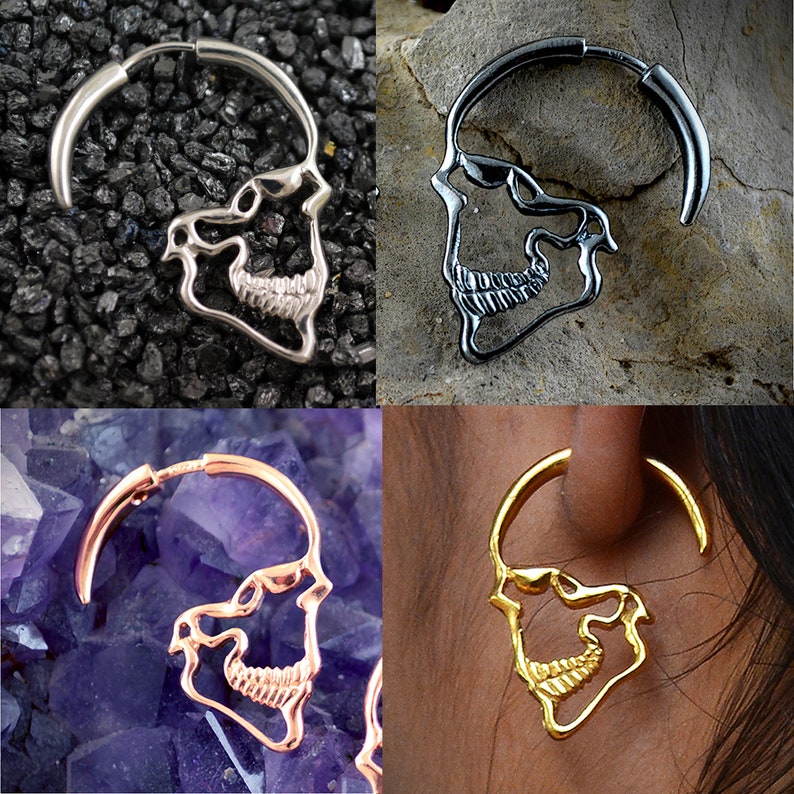 Op de afbeelding: Drie paar schedelvormige oorringen in zilver, zwart en goud. De oorringen zijn gemaakt van metaal en hebben een scharnier sluiting.