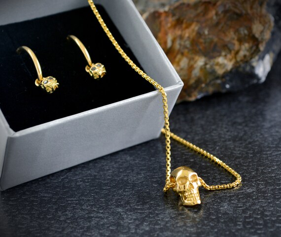 Solid gold deals skull pendant