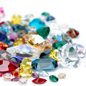 Supplement set natural stones in small skull pendants, Birthstone