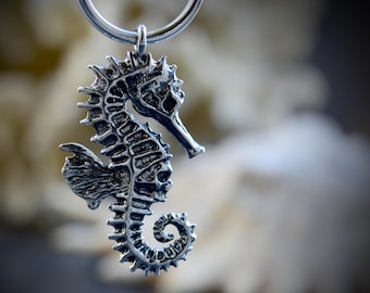 Pendiente de aro de caballito de mar, Joyas marinas, Estilo boho y gótico