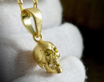 Colgante calavera sonriente de oro, Craneo humano realista hecho a mano en oro de 10k, 14k o 18k