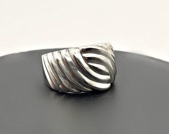 Vintage 80s Sterling Silver Ribbed Wrap Ring Size 7.5 – Sculpted Swirl Band 925