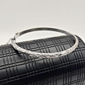 Vintage Sterling Silver Hinged Bangle Bracelet Diamond Cut 925 Safety Chain 3mm Stackable Classic
