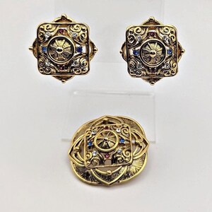 Vintage Ruby Sapphire Rhinestone Jewelry Set – Square Clip-On Earrings & Brooch, 1980s Gold Tone Set