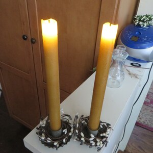 GRUBBY TAPER L.E.D. Candles with holders and pip berry ring image 3